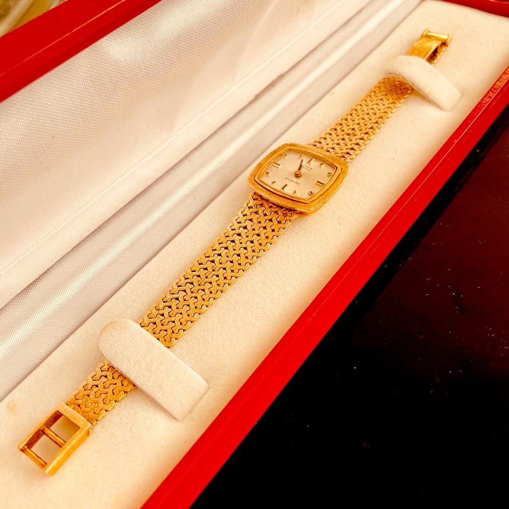 COPY - Gold plated quartz watch. Wind up.